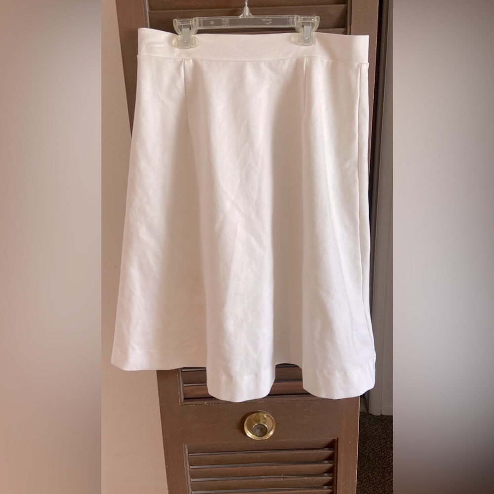1 FREE IN BUNDLE OF 3+ | IVEE essentials | Sz L| White/Ivory A-line skirt